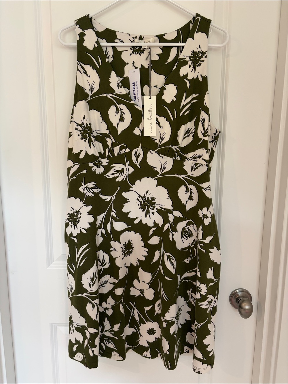 nine britton Liliana V-Neck Olive & White Floral Sleeveless Dress